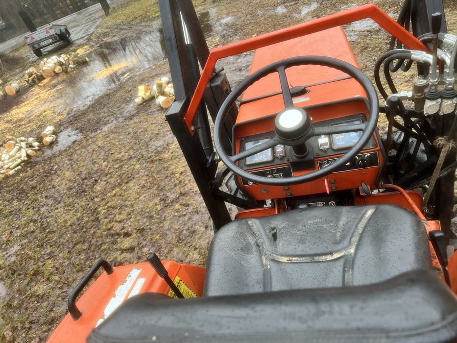 Sprzedam ciągnik Hinomoto