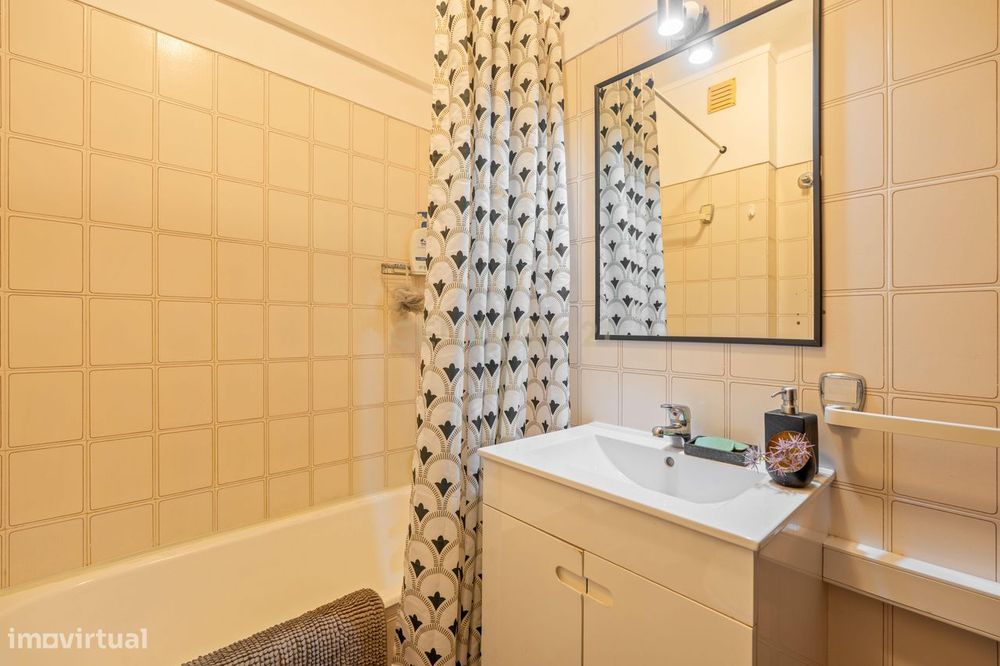 Apartamento T1 com varandas e vista mar no Parque das Amendoeiras — Vi