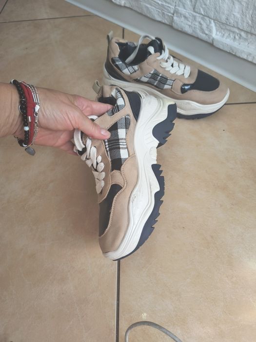 Sprzedam buty sportowe