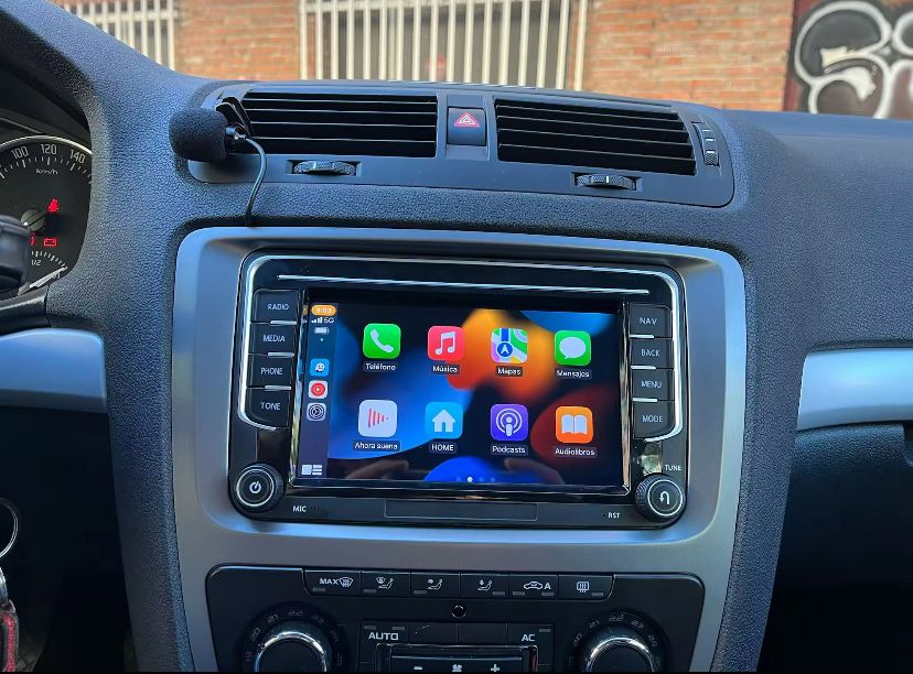 Ліцензійна Магнітола з CarPlay та Android Auto для VW/Skoda/Seat