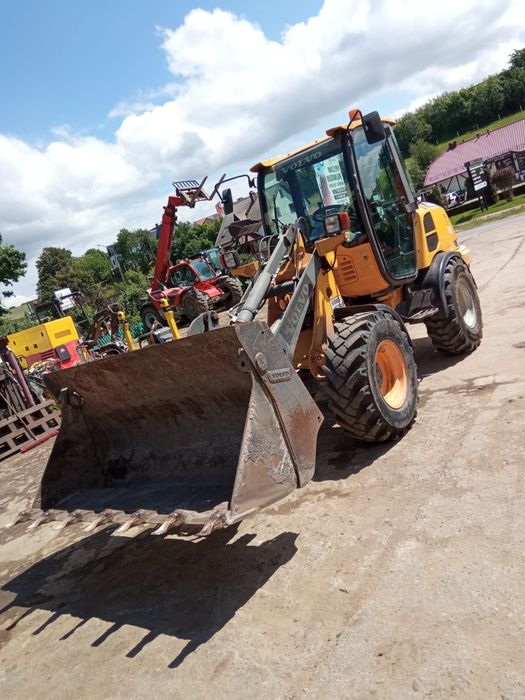 Wynajme koparko-ladowarke i inny sprzęt budowlany..