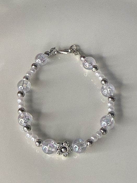 Bransoletka biała z kwiatkiem