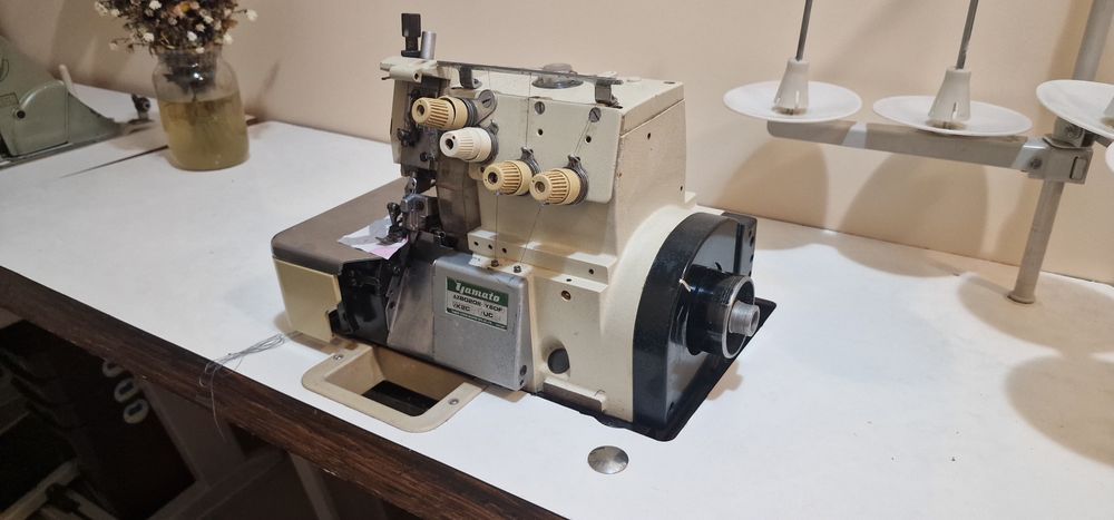 Продам промыленные прямострочки оверлоки