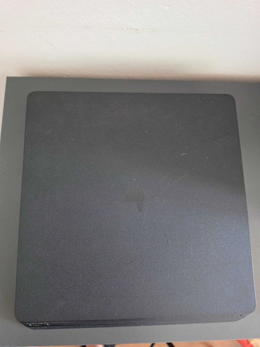 Konsola ps4  pamięć 1T dwoma padami