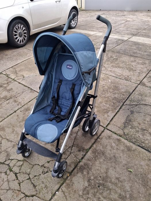 Vendo carrinho de passeio da chicco pouco uso