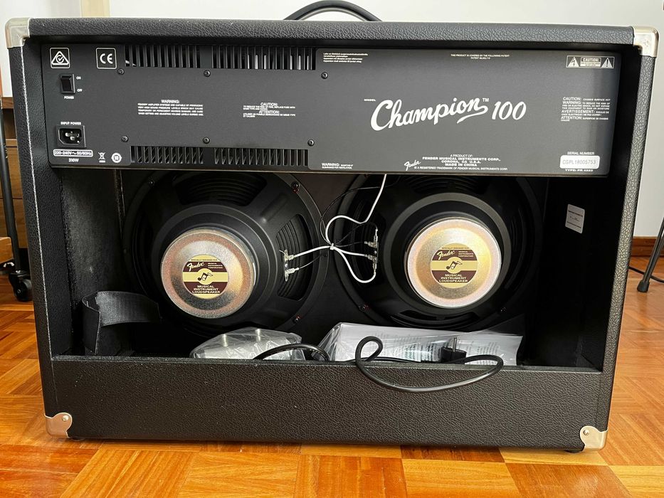 Fender Champion 100 - Amplificador Guitarra
