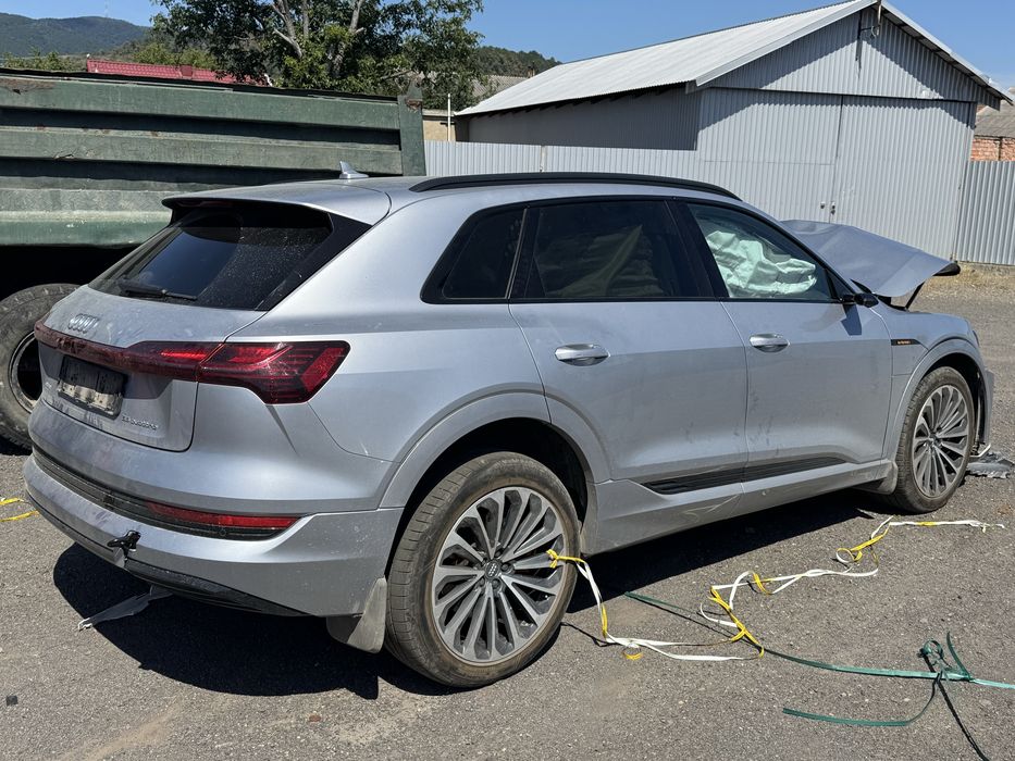 Audi E-Tron після ДТП
