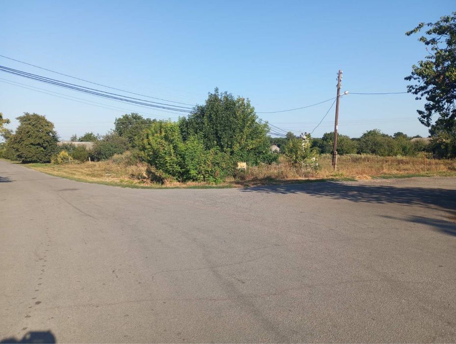 Продам хорошу рівну земельну ділянку 0,24 га в с.Жуки,вул.Короленка 2а