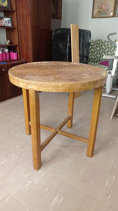 Stół okrągły stoły