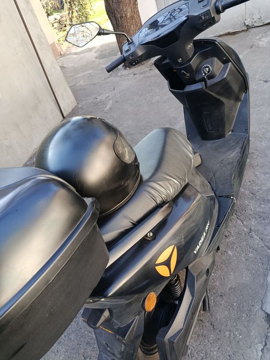 Єлектроскутер Yadea RN чорний