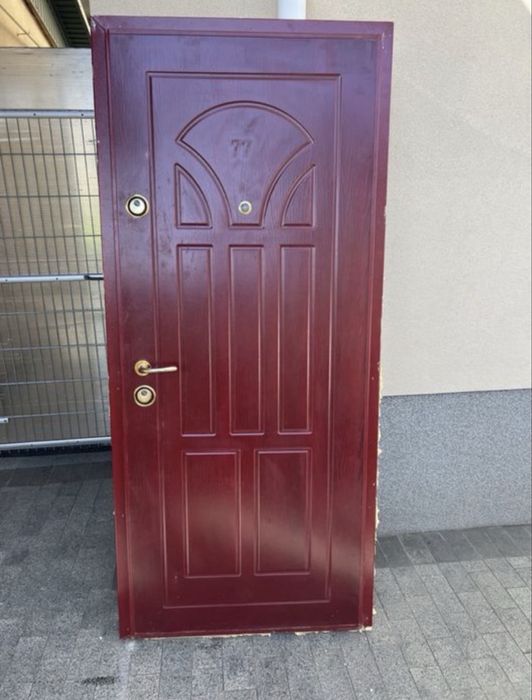 Вхідні якісні металеві двері не китай