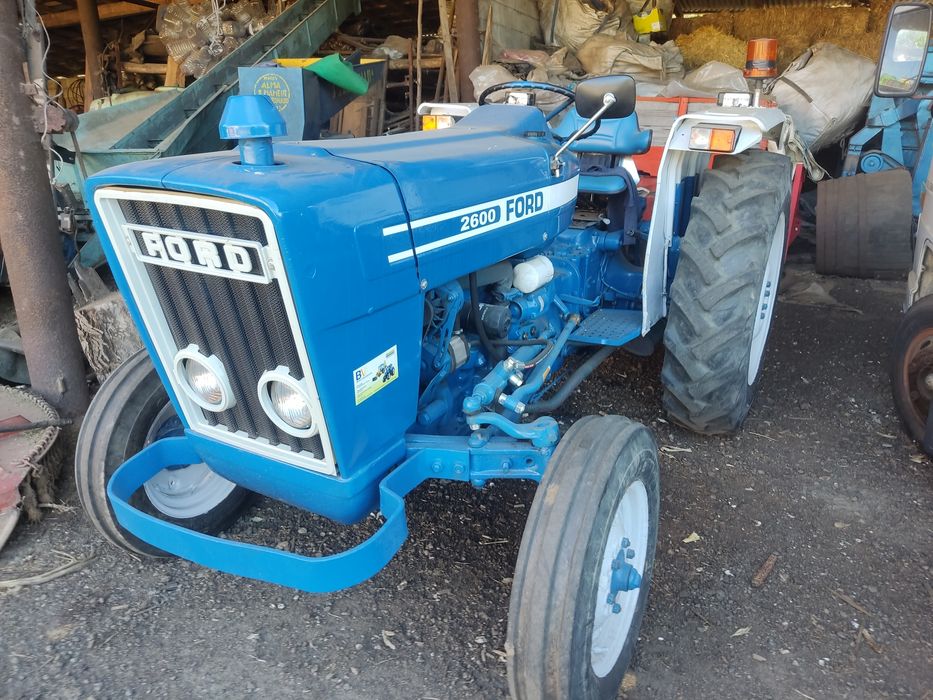 Trator Ford 2600 impecável