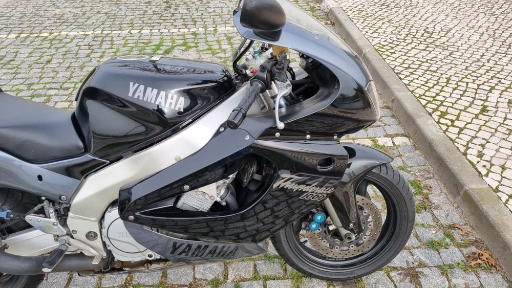 Yamaha thunderace 1000 (FZR)