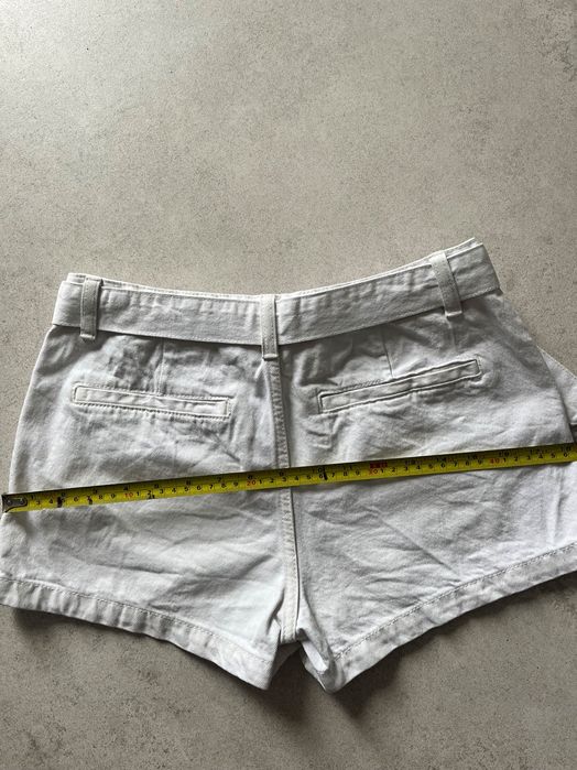 Białe szorty sinsay 34