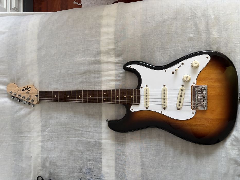 Guitarra elétrica Squier by Fender