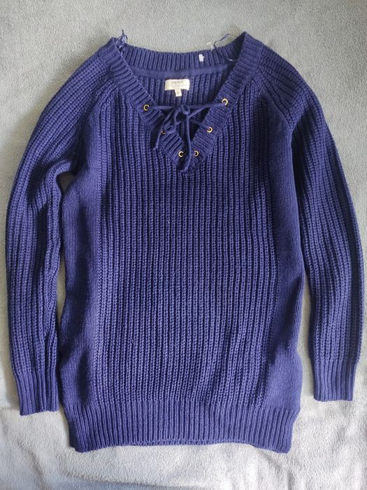 Granatowy sweter damski