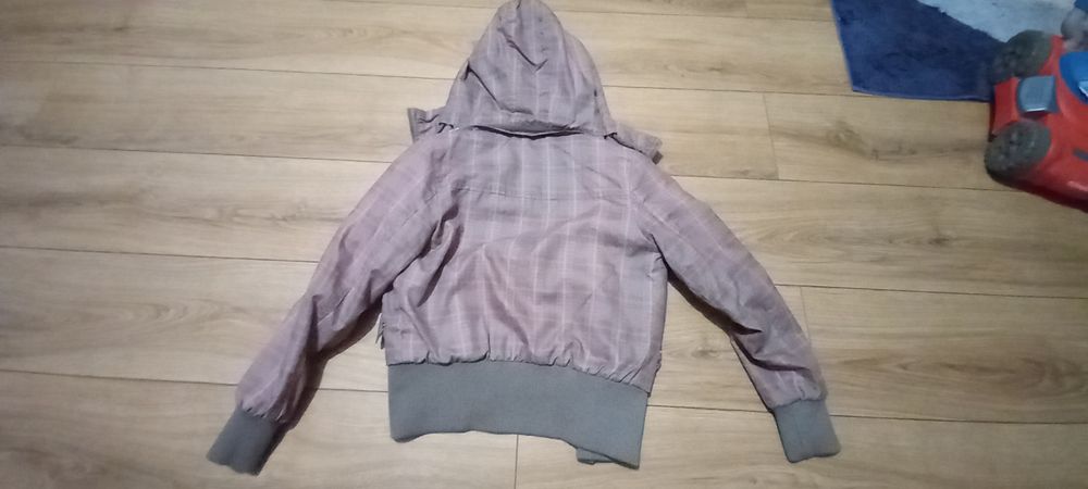Kurtka krótka roz. 152 z kapturem