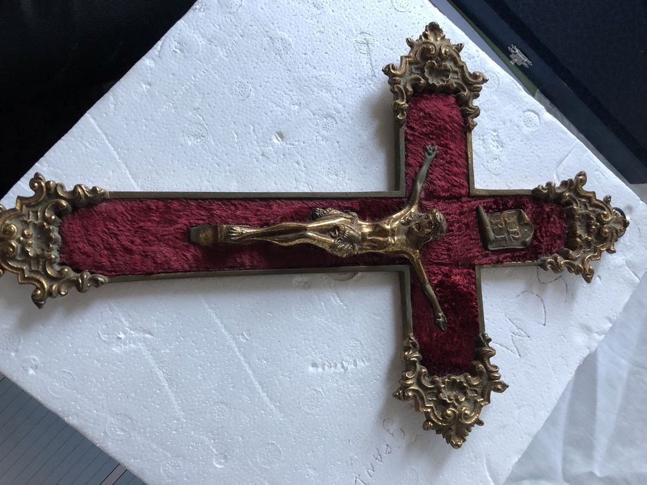 Muito antigo  peca religiosa  bronde pesada