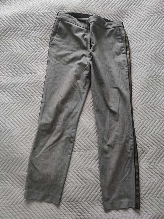 Szare spodnie ze złotymi lampasami Zara XL