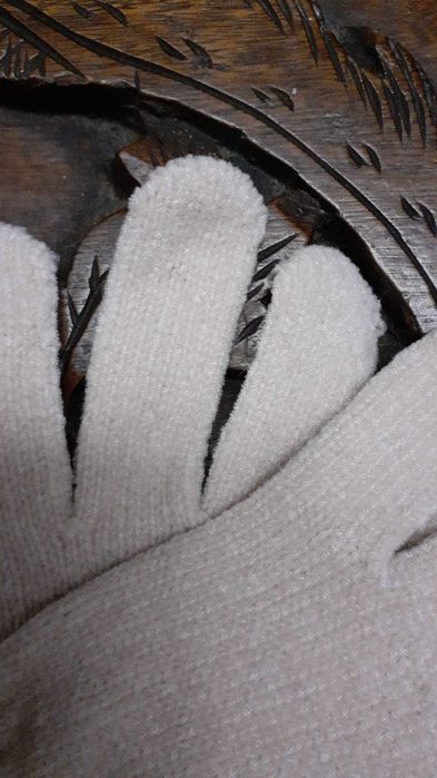 Luvas de três cores diferentes