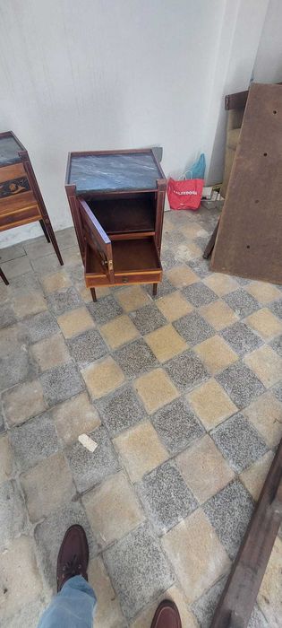 Par de mesas de cabeceira estilo D Maria