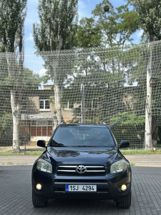 Toyota Rav 4 ,2.2 дизель/повний привід/ механіка.В доброму стан