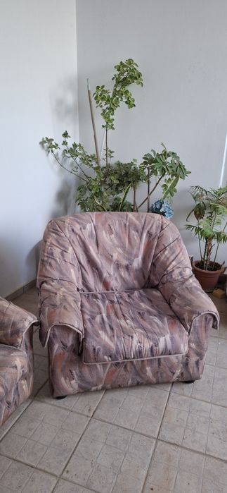 Conjunto: Sofá-cama + 2 sofás- Bom estado