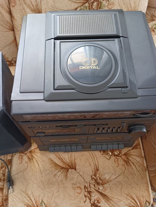 Aparelhagem leitor CDs, cassete dupla e radio