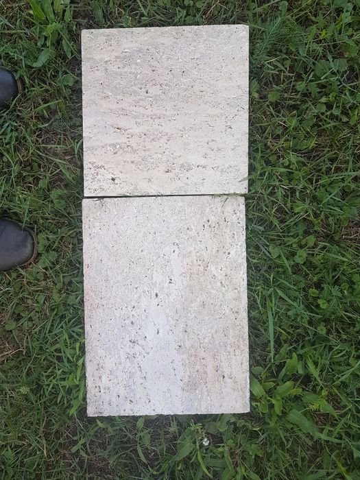 Плитка из натурального природного камня травертин.