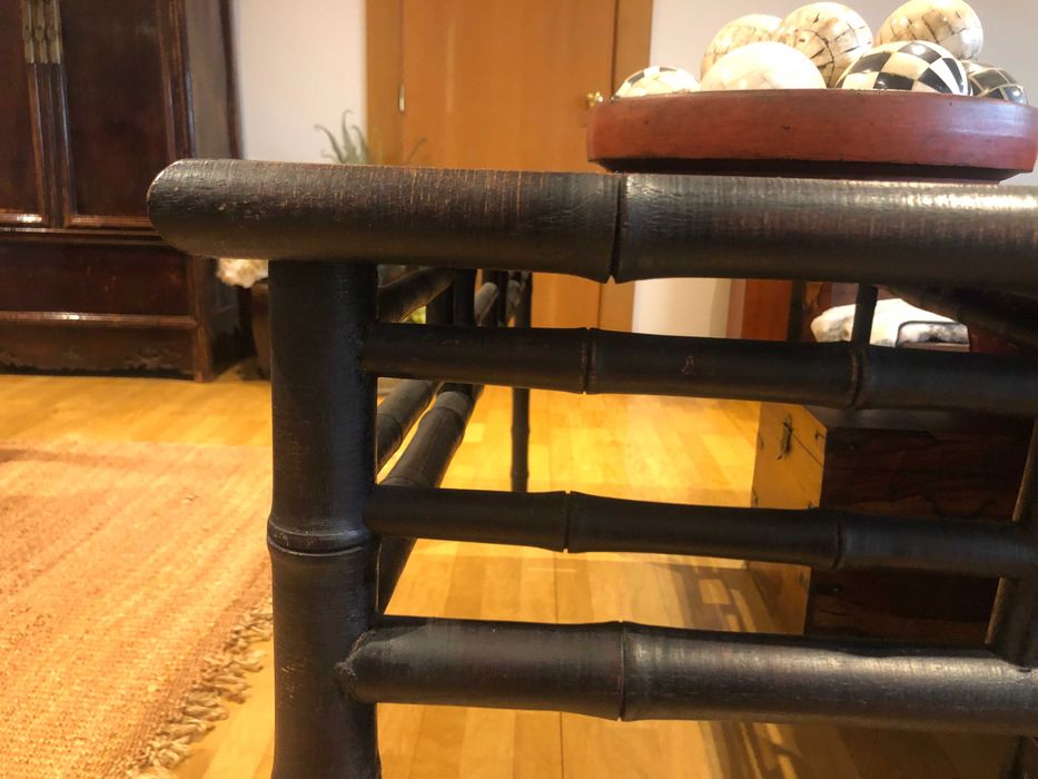 Mesa de madeira chinesa antiga