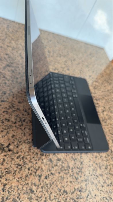 iPad Pro 11" (4th Generation) + Magic Keyboard + Apple Pencil64739418977410123