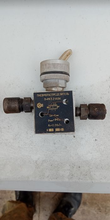 Клапаны, пневмораспоеделители, тройники (покрасочная станция).