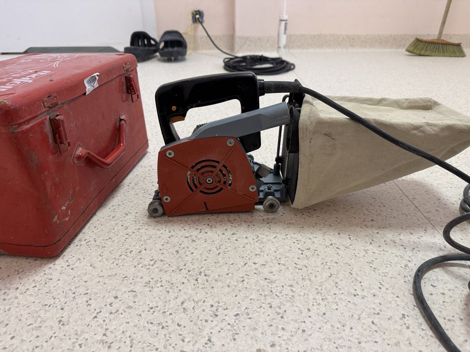 Frezarka do wykladzin i parkietu, Mafell KFU 1000 E.