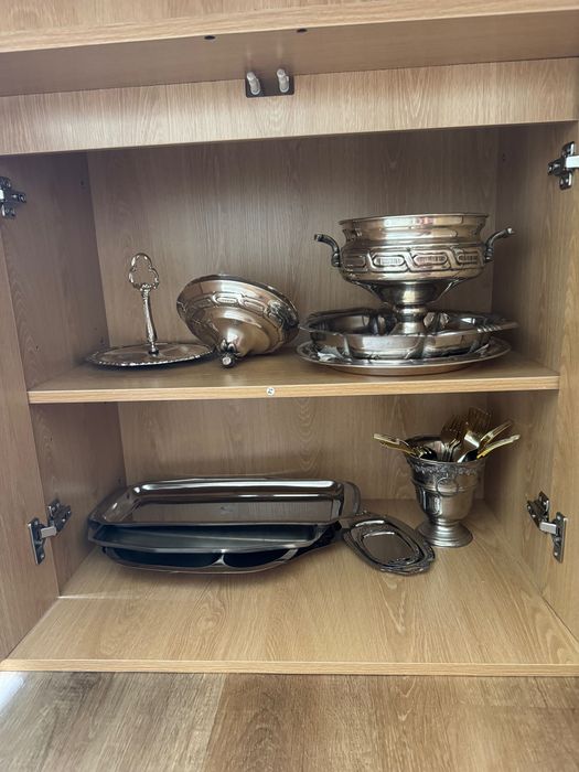 mesa de jantar com armário