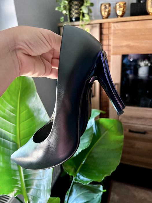 Czarne skórzane szpilki na platformie –klasyka i wygoda w jednym 37/38