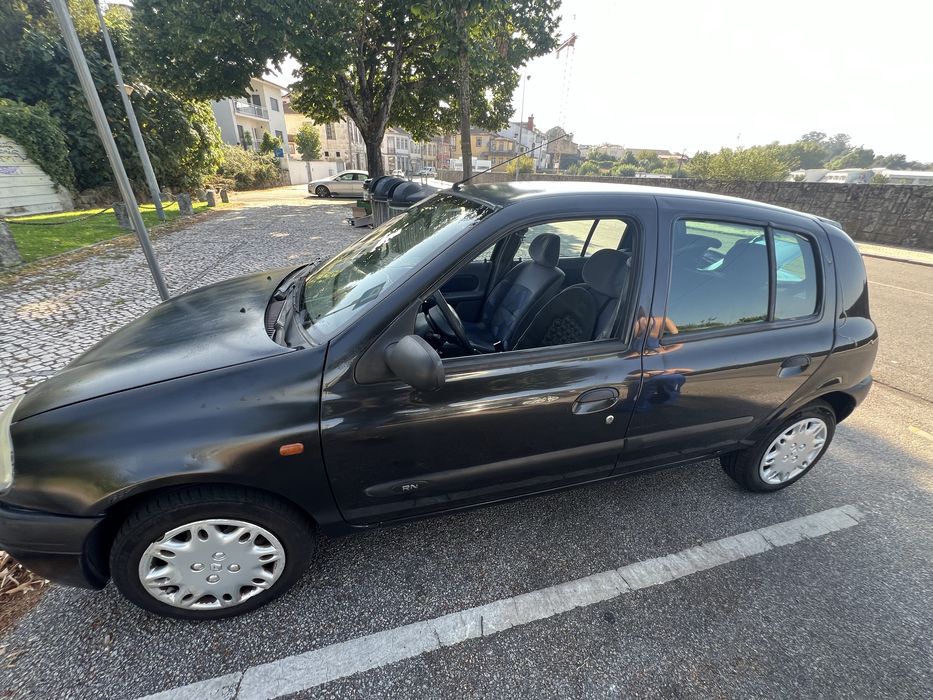 Clio 1.2 ano 2000