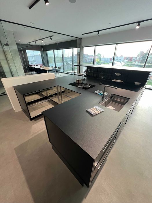 Meble kuchenne -wyspa ,blat HPL , okucia Blum nowe sprzedam.