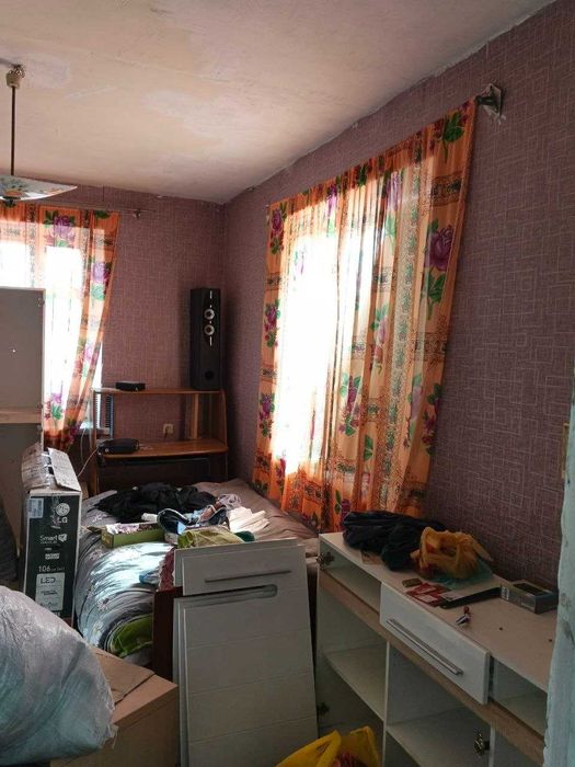 Здається великий 3-поверховий будинок у м. Самар біля річки