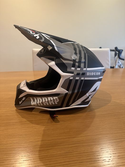 Airoh wrapp edição limitada