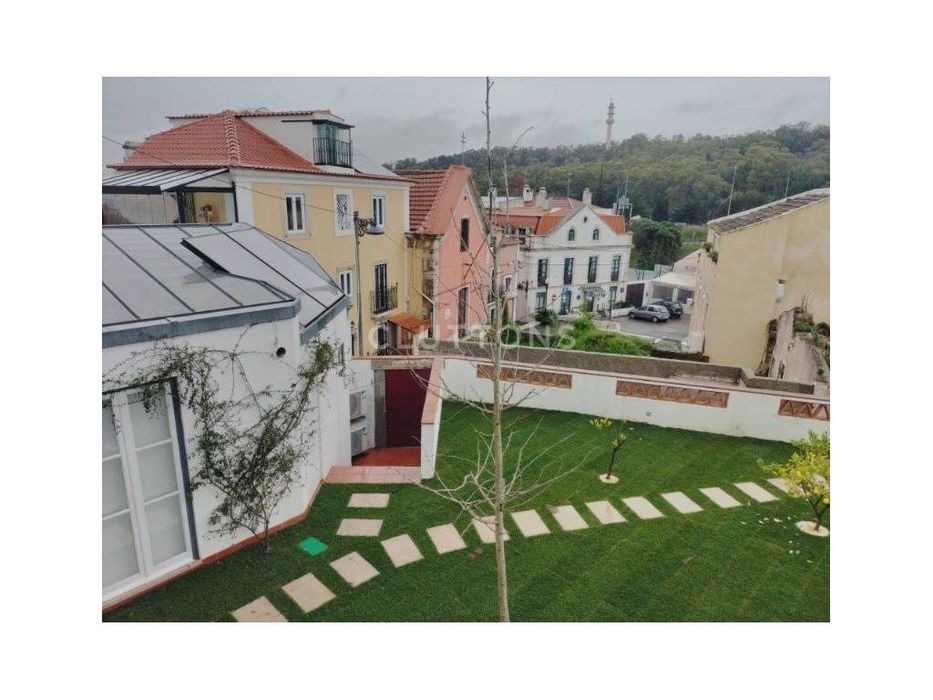 Moradia T4 para arrendar, amigos ou familia, nova, com jardim e gar...