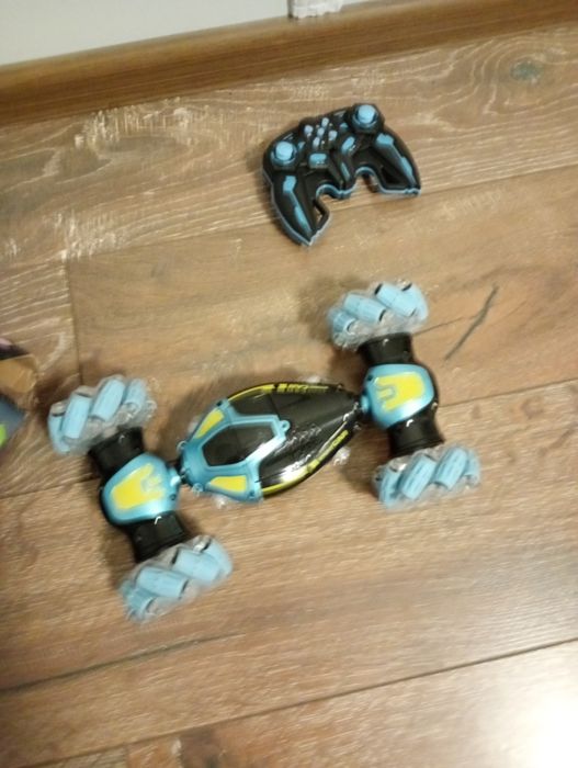 Продам ігрову машинку на пульті