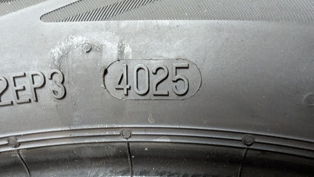 Continental EcoContact 6  215/50 r17 95 V XL   DOT 4025