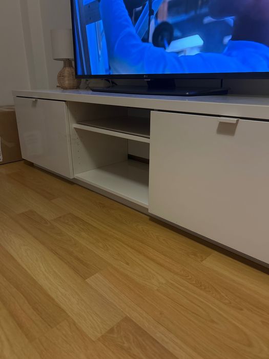 Móvel de TV branco