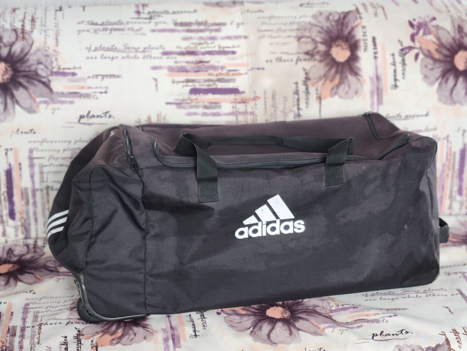 Продам велику сумку на колесах