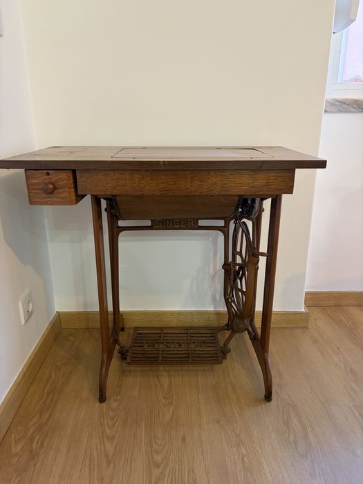 Máquina de Costura Singer