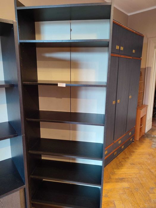 czarny regał z kompletu 5