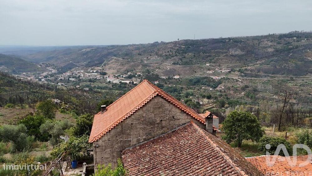 Moradia isolada T3 em Avô de 55 m2