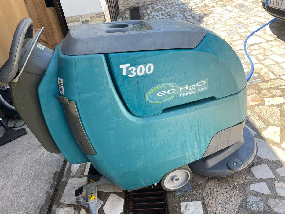 Auto-Lavadora Tennante T-300