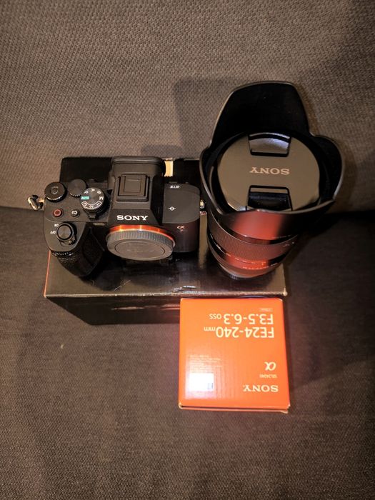 Sony Alpha 7 IV + lente Sony 24-240