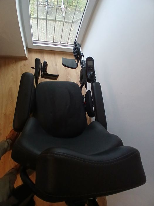 Wózek inwalidzki elektryczny